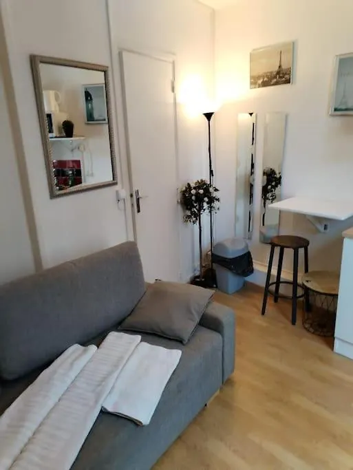 Studio Rue De La Sante Parigi