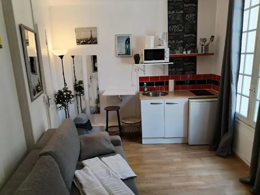 Studio Rue De La Sante Paris 0*,  Frankrig