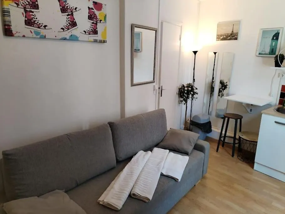 Studio Rue De La Sante Paris Apartment